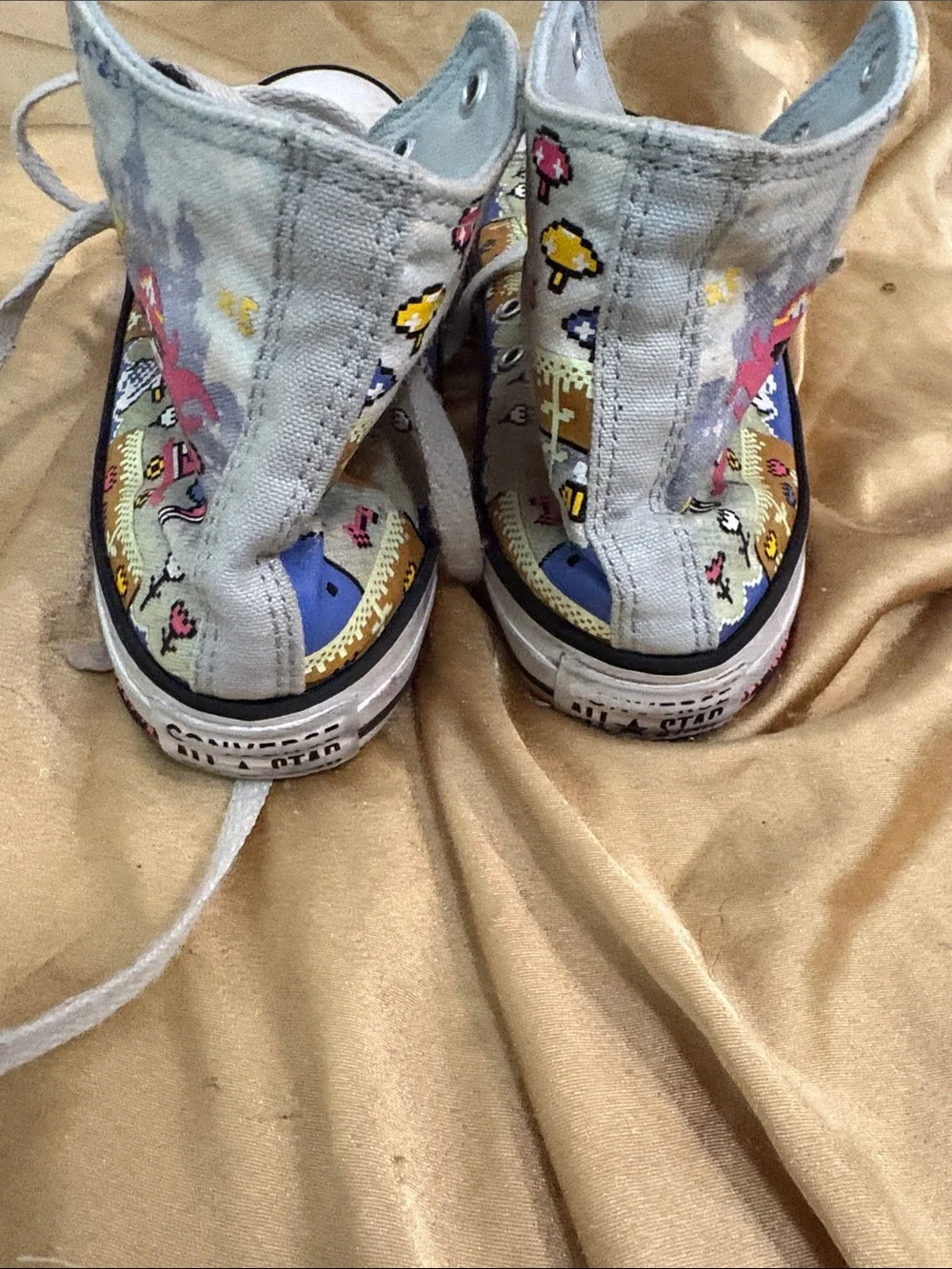 Converse Kids High-Top Sneakers in Light Gray with Multicolor Patch Details